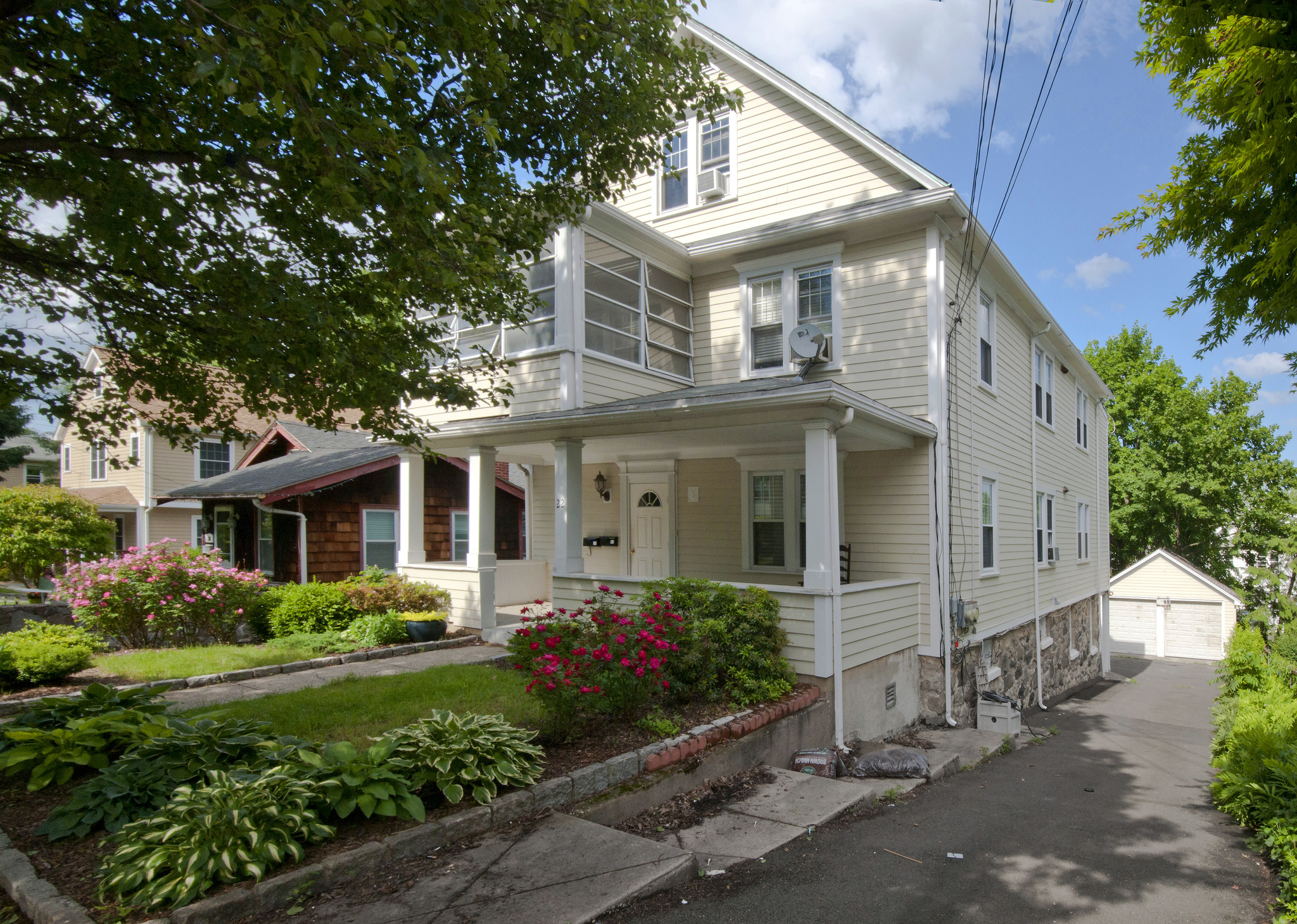 22 Hinckley Ave, Stamford, CT for sale Primary Photo- Image 1 of 1