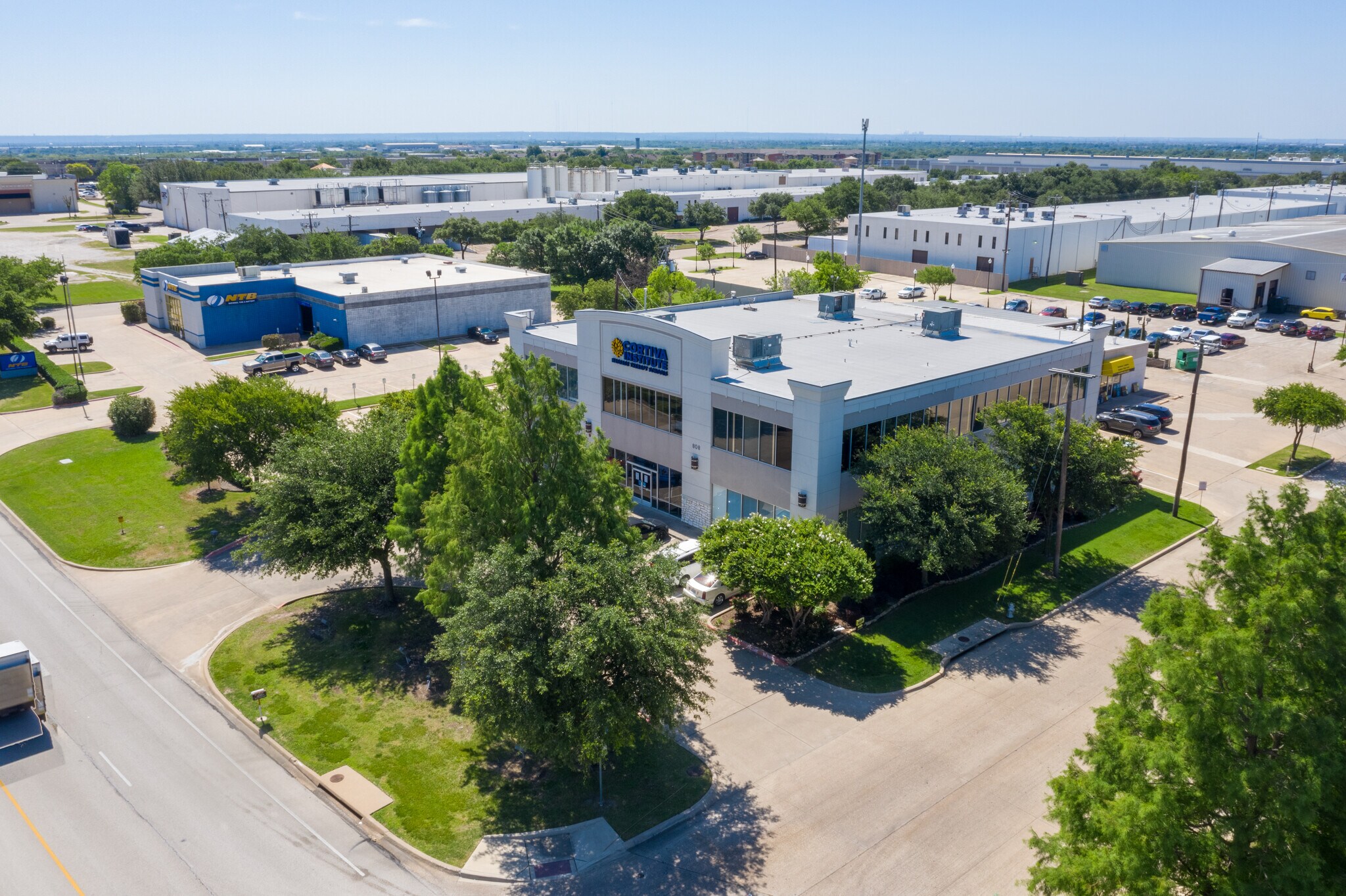 808 W Interstate Highway 20, Arlington, TX à louer Photo du bâtiment- Image 1 de 7