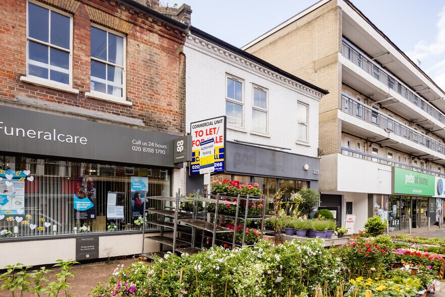 223 Upper Richmond Rd, London for sale - Building Photo - Image 2 of 2