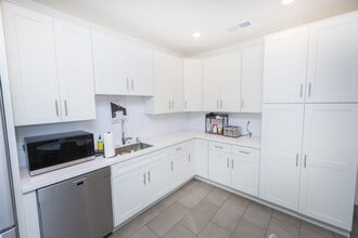 170 Laurel St, San Diego, CA for lease Interior Photo- Image 2 of 7