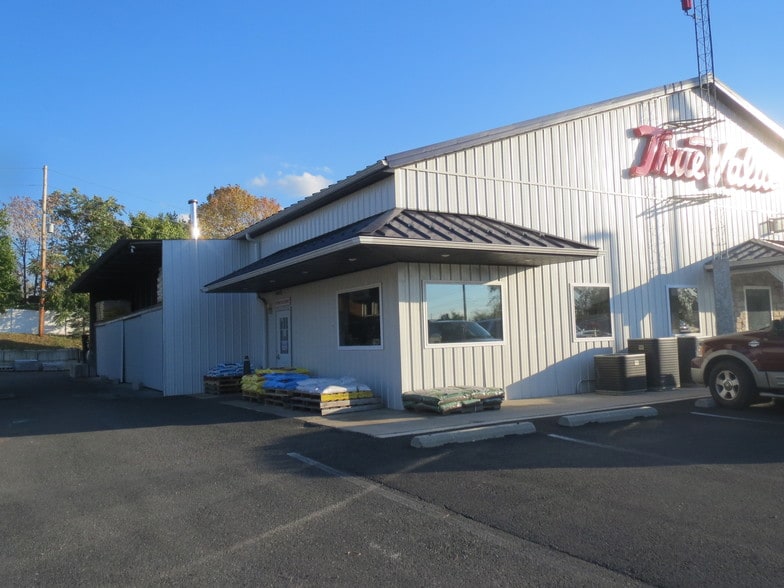 560 Seminary St, Pennsburg, PA for lease - Building Photo - Image 2 of 11