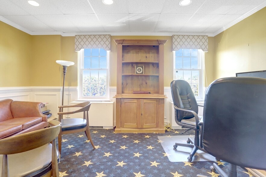 313 Park Ave, Falls Church, VA à vendre - Photo intérieure - Image 3 de 29
