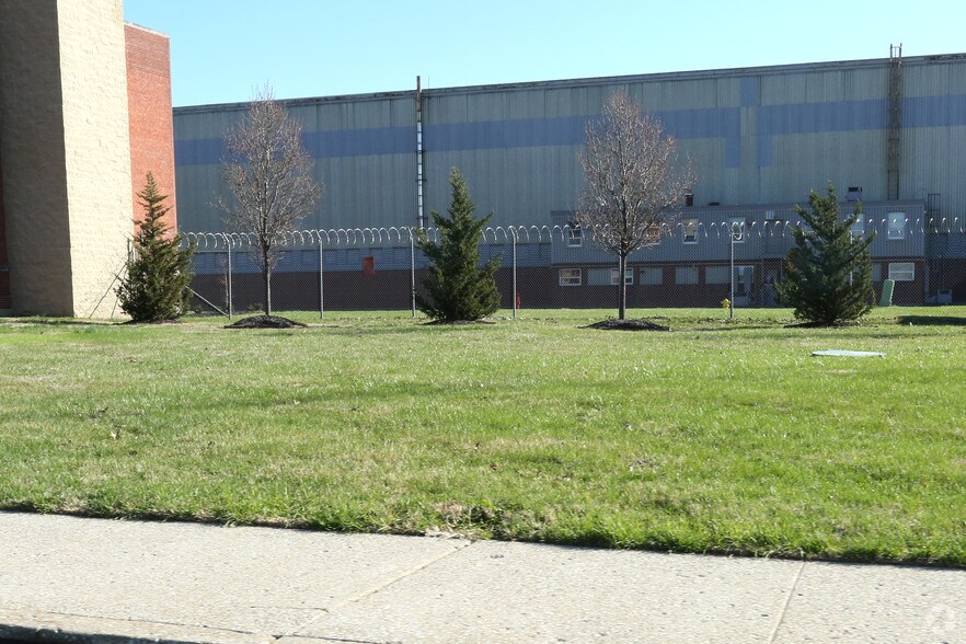 164 Rochester Dr, Louisville, KY à louer - Photo du bâtiment - Image 2 de 4