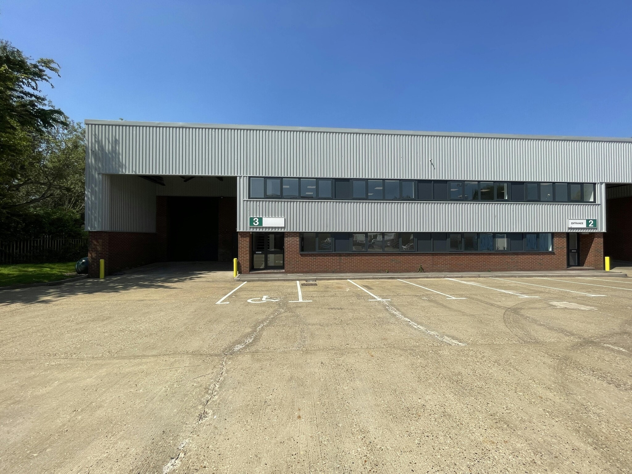 1-3 Farmbrough Clos, Aylesbury for lease Building Photo- Image 1 of 19