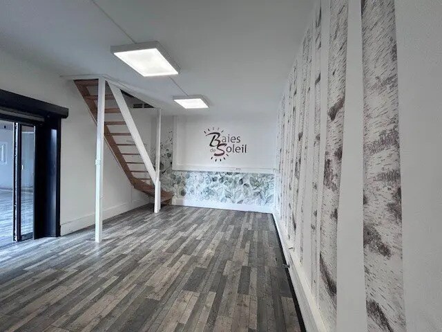 Flex in Saint-Rémy for lease Interior Photo- Image 1 of 5