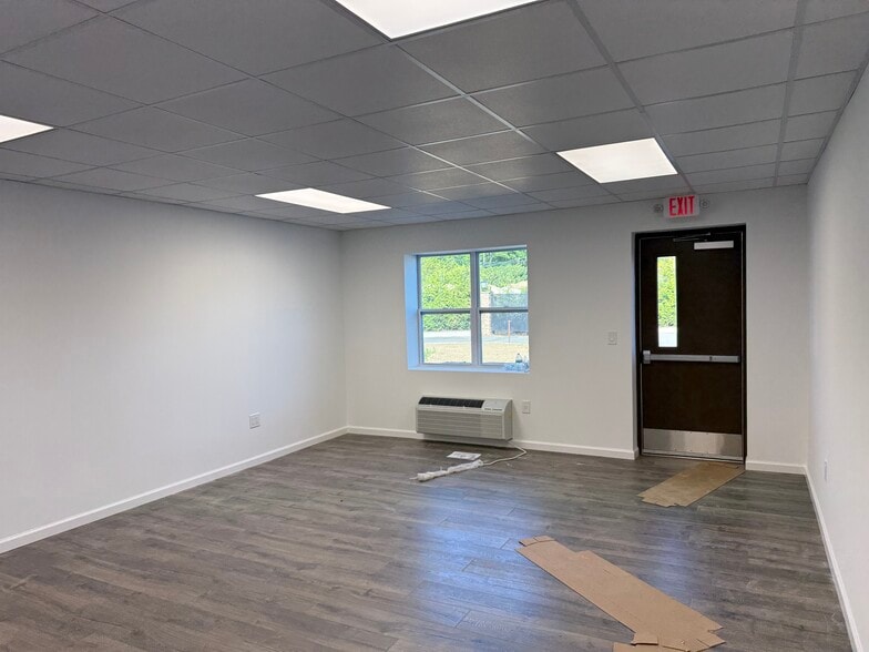 7 Union Hill Rd, Monroe Township, NJ for lease - Building Photo - Image 3 of 13