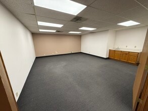 513 E 8th St, Holland, MI for lease Interior Photo- Image 2 of 6