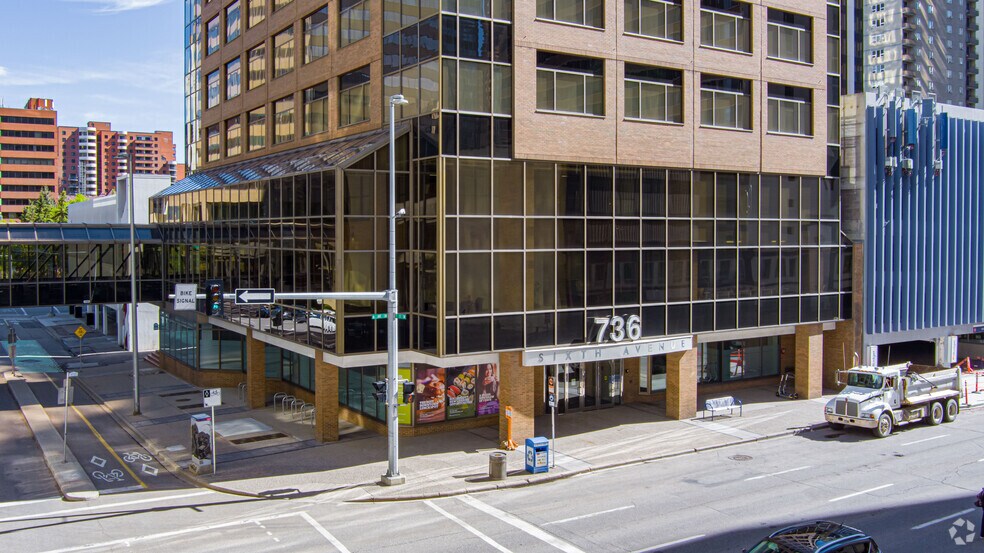 736 6th Ave SW, Calgary, AB à louer - Photo du bâtiment - Image 3 de 3