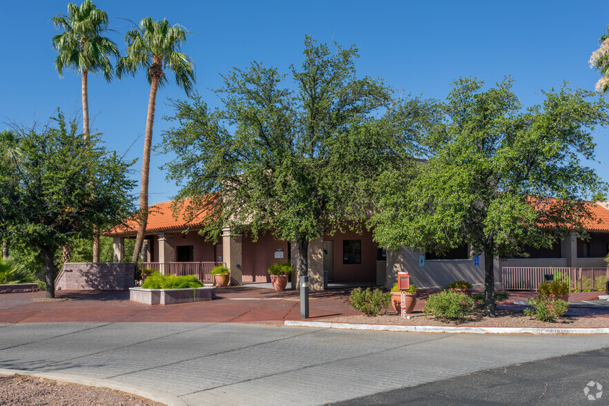 2055 W Hospital Dr, Tucson, AZ for lease - Primary Photo - Image 1 of 5