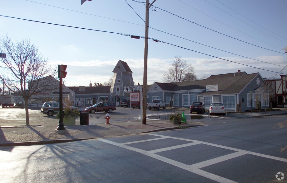 621-631 Main St, Hyannis, MA for lease - Building Photo - Image 3 of 8
