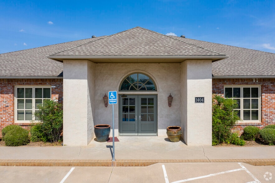 1404 S Fretz Ave, Edmond, OK for sale - Building Photo - Image 3 of 18