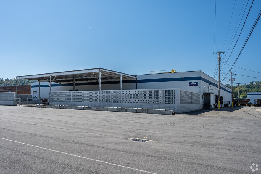 633 Avenue B, Leetsdale, PA for lease - Primary Photo - Image 1 of 4