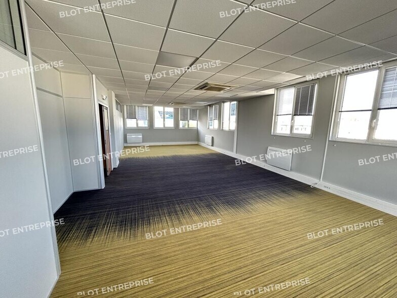 Office in Brest for lease - Interior Photo - Image 2 of 8