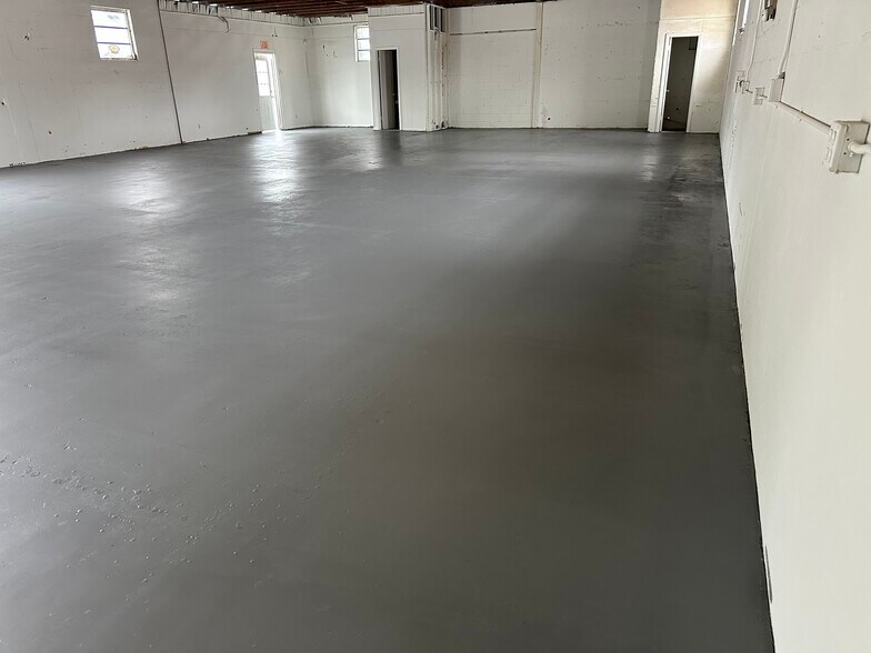 3313 Oleander Ave, Fort Pierce, FL à louer - Photo du bâtiment - Image 3 de 7