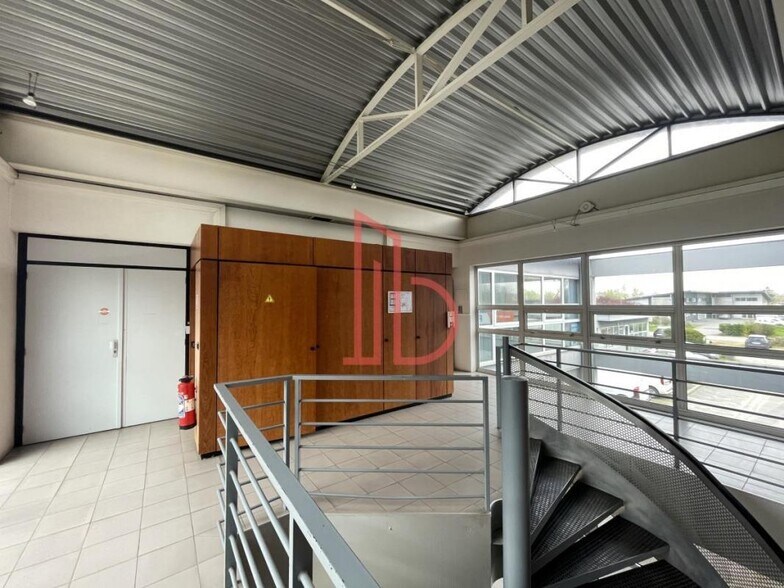 Rue Du Professeur Pierre Dangeard, Bordeaux for lease - Interior Photo - Image 2 of 5