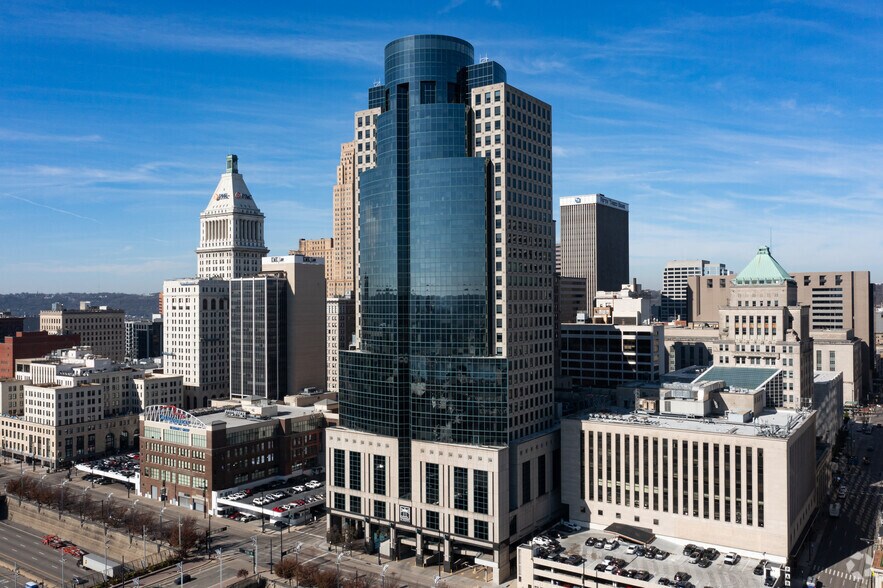 312 Walnut St, Cincinnati, OH à louer - Photo du bâtiment - Image 2 de 5