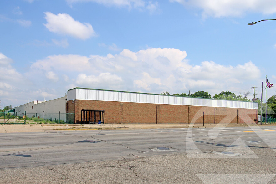 3301 S Dort Hwy, Flint, MI for lease - Building Photo - Image 1 of 7