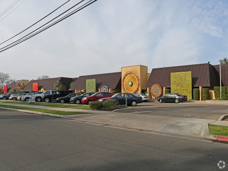 5645-5661 E Shields Ave, Fresno, CA à vendre - Photo du bâtiment - Image 2 de 4