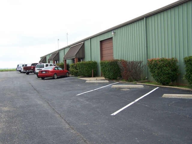 915 N Nolan River Rd, Cleburne, TX à louer - Photo du bâtiment - Image 2 de 3