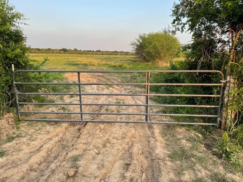 00 Orange Hill rd, Sealy, TX à vendre - Photo du bâtiment - Image 3 de 4