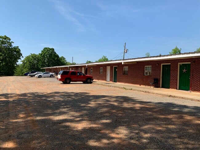 Plus de détails pour 1900 Old Shocco Rd, Talladega, AL - Multi-résidentiel à vendre