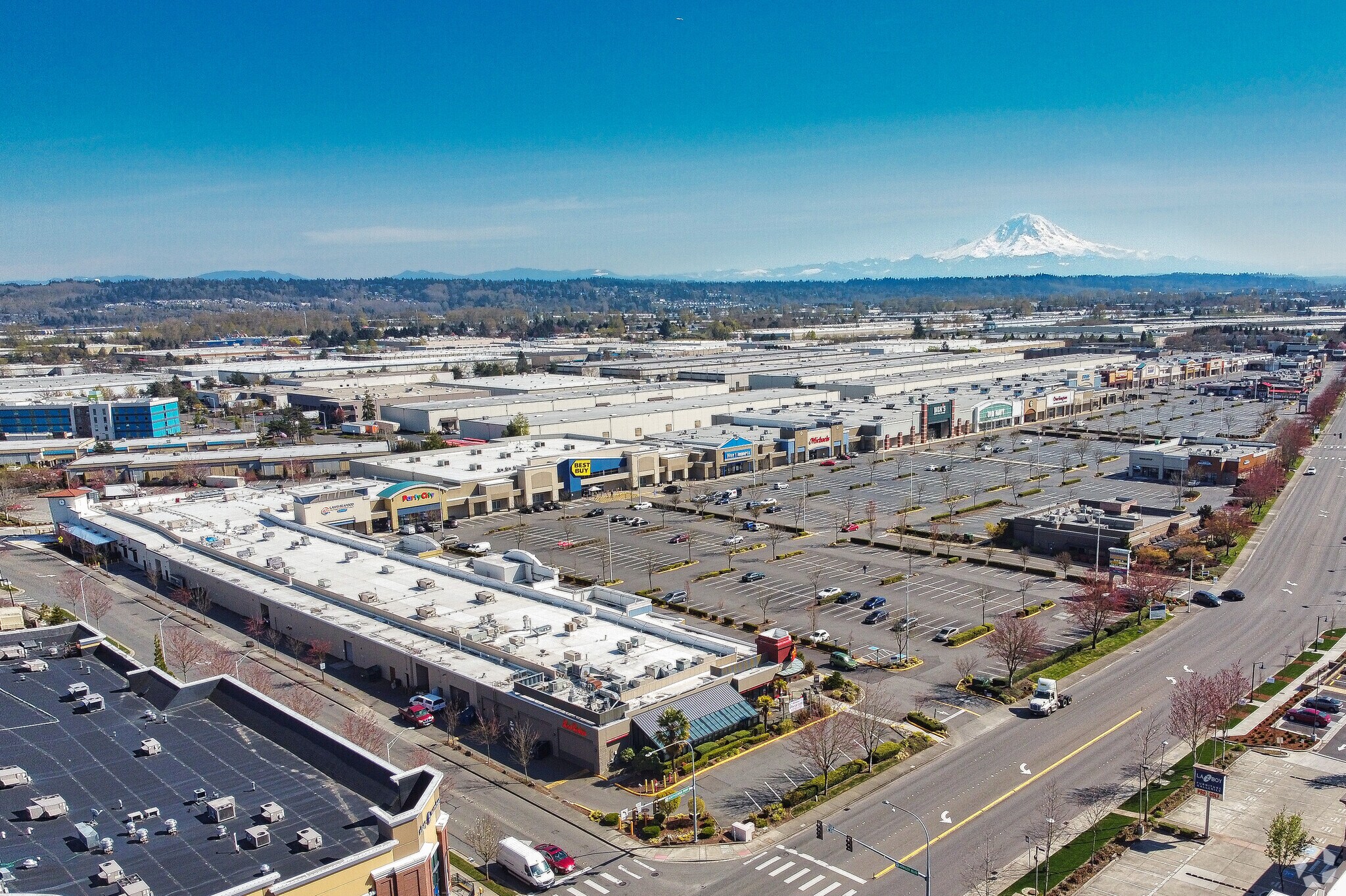 17300-17788 Southcenter Pky, Tukwila, WA for sale Primary Photo- Image 1 of 1