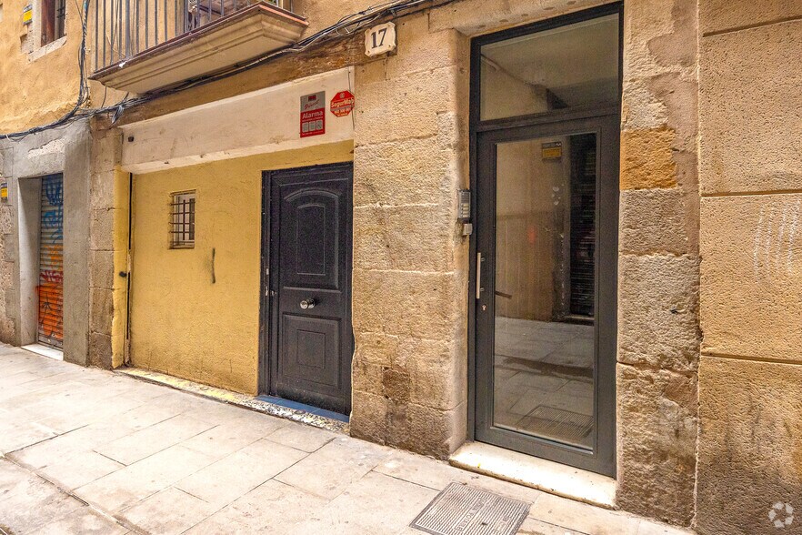 Immeuble residentiel dans Barcelone, Barcelona à vendre - Photo du bâtiment - Image 1 de 1