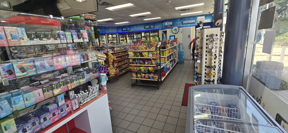 1190 Clear Lake City Blvd, Houston, TX for lease - Building Photo - Image 3 of 10