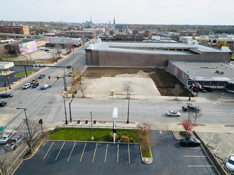 450 Main st, Decatur, IL à vendre - Photo du bâtiment - Image 3 de 4