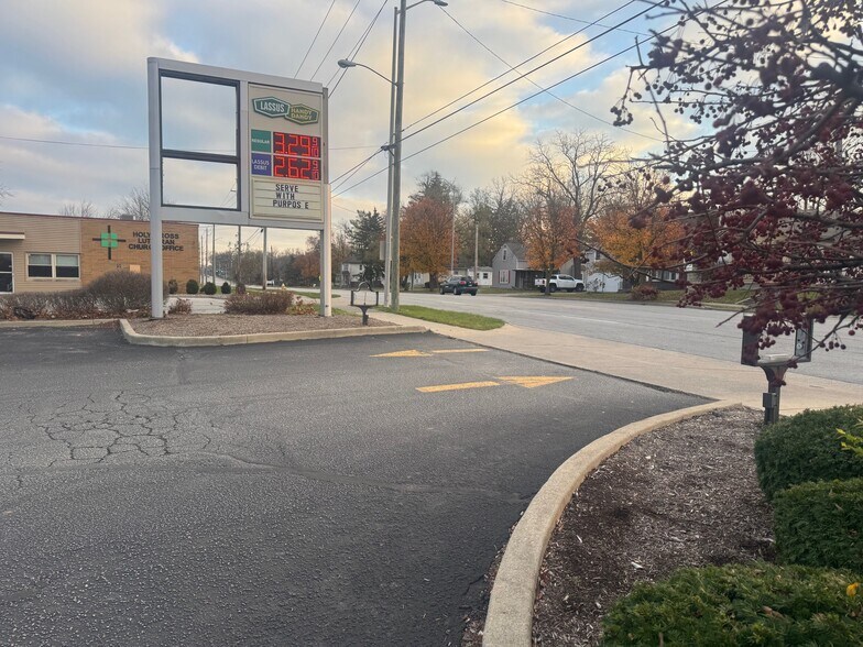 3220 N Anthony Blvd, Fort Wayne, IN à louer - Photo du bâtiment - Image 3 de 11