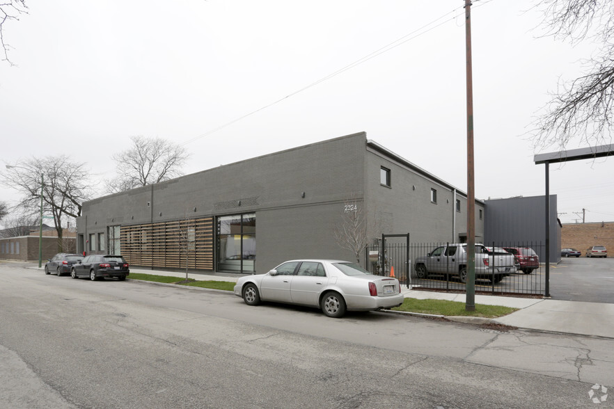 2324 W Fulton St, Chicago, IL for lease - Building Photo - Image 2 of 2