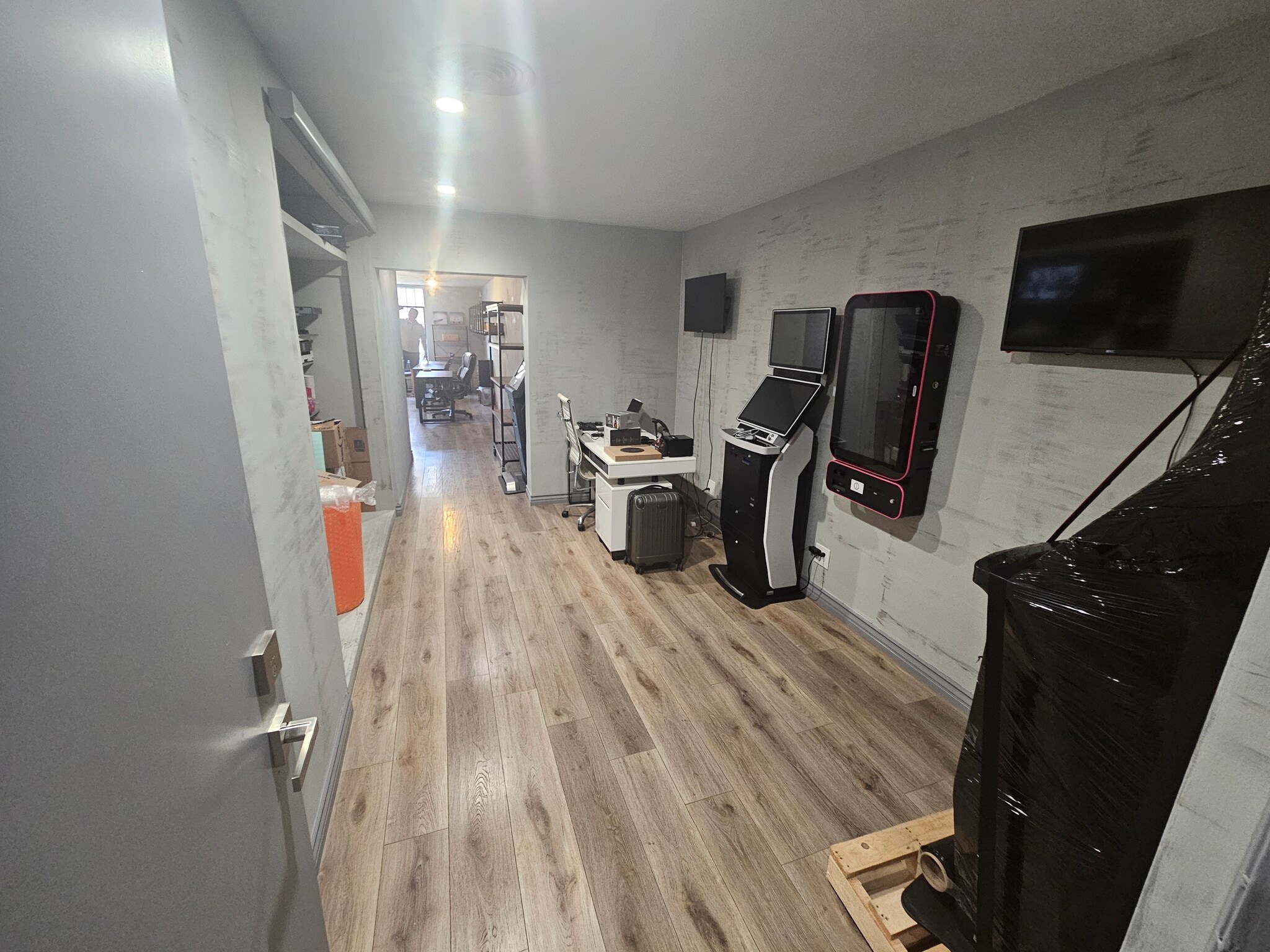 300-316 S Brand Blvd, Glendale, CA for lease Interior Photo- Image 1 of 8