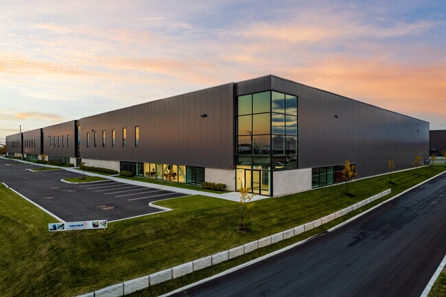 More details for 11235 Boul Métropolitain E, Montréal, QC - Industrial for Lease
