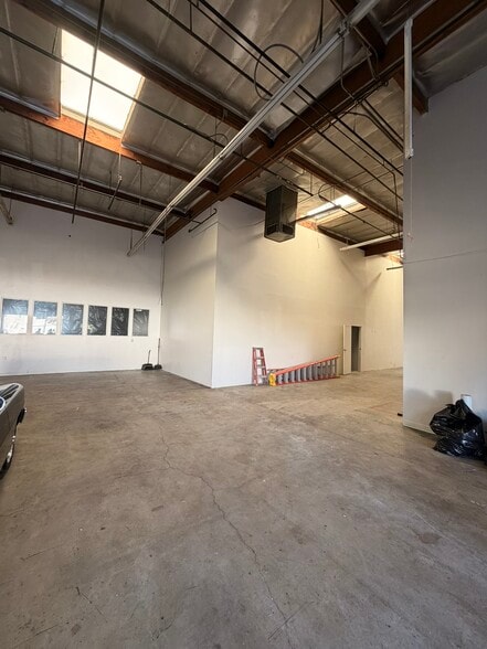 7931 Deering Ave, Canoga Park, CA for sale - Building Photo - Image 2 of 15