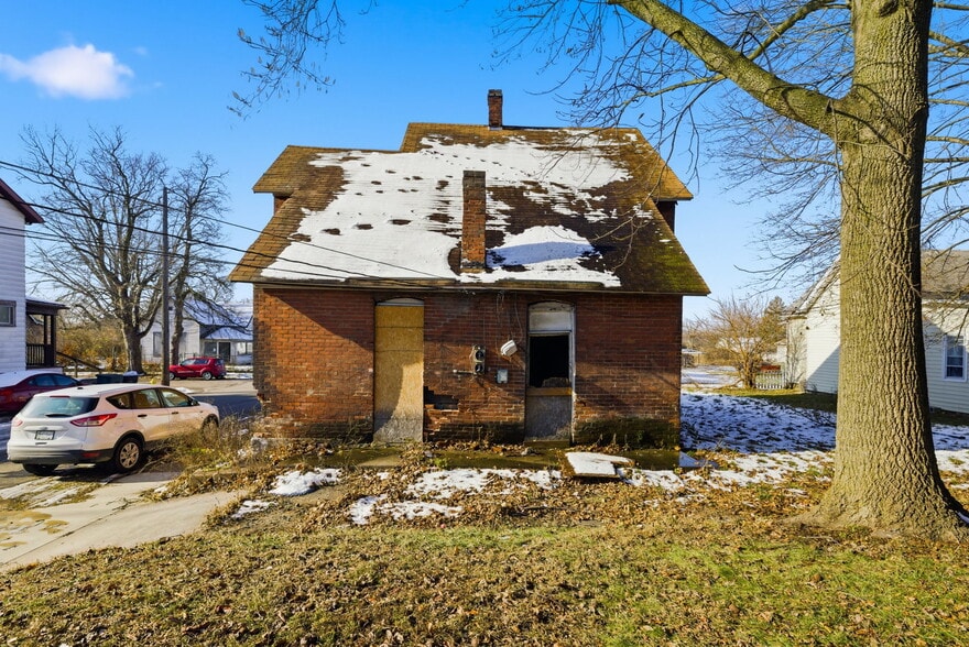 820 W Howard St, Muncie, IN for sale - Building Photo - Image 2 of 5