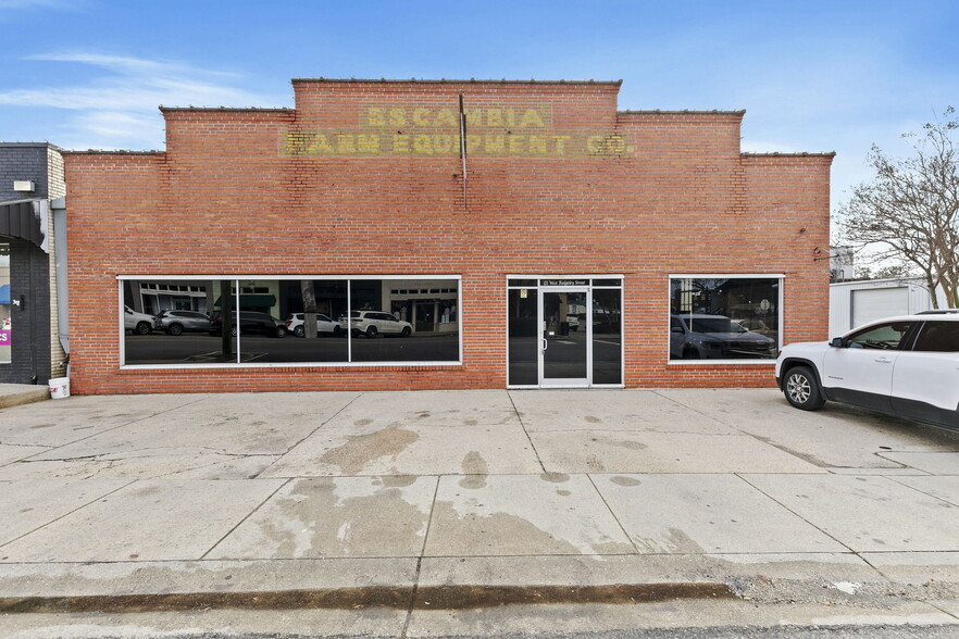 111 W Ridgeley St, Atmore, AL for sale - Building Photo - Image 1 of 28