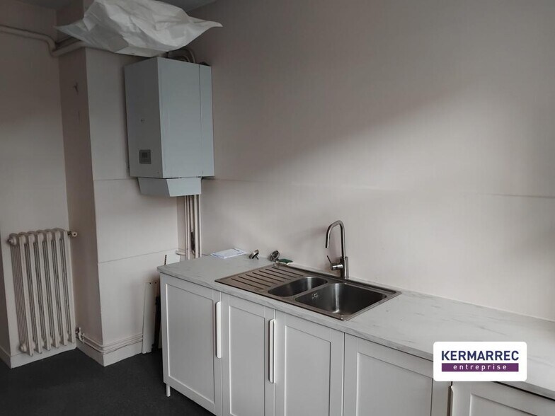 Office in Rennes for lease - Interior Photo - Image 2 of 8
