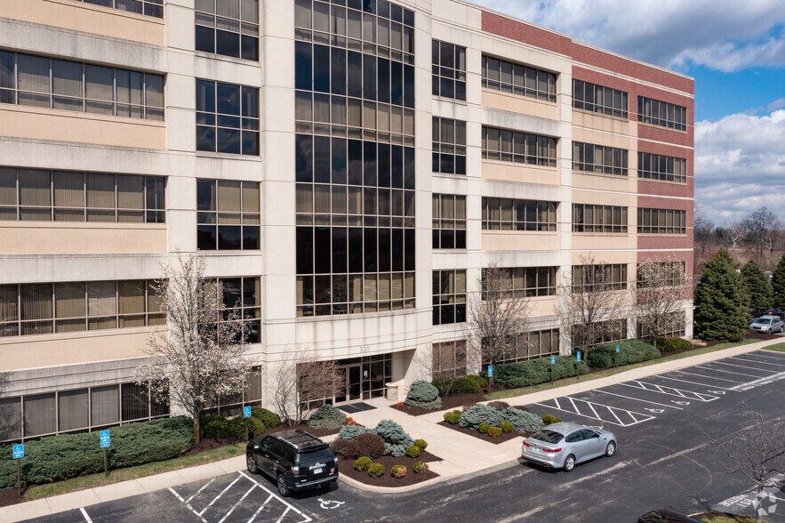 300 E Business Way, Cincinnati, OH à louer - Photo du bâtiment - Image 3 de 9