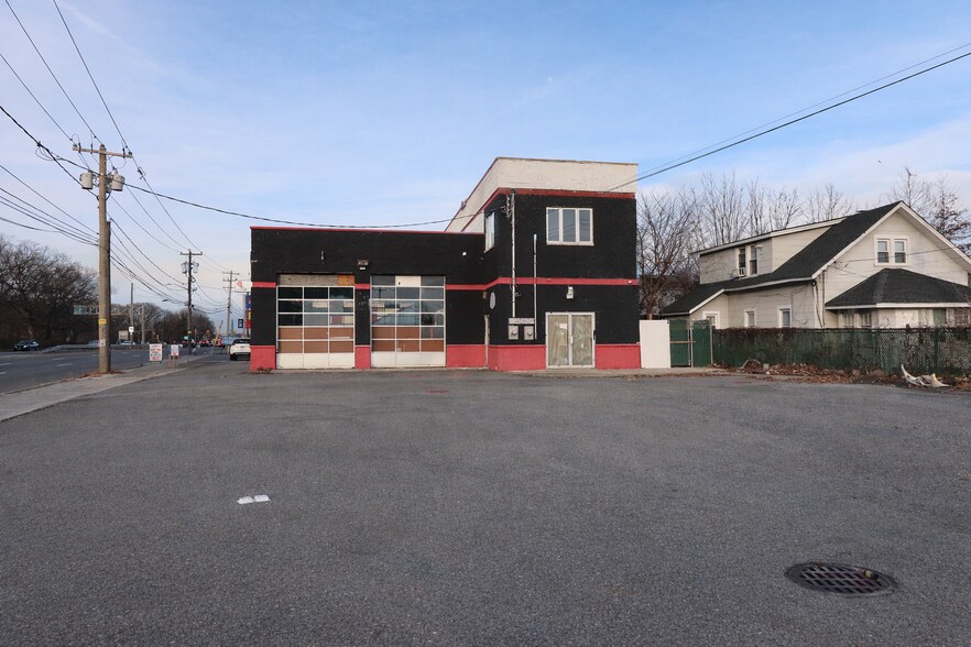 693 Peninsula Blvd, Hempstead, NY à vendre - Photo du bâtiment - Image 2 de 6