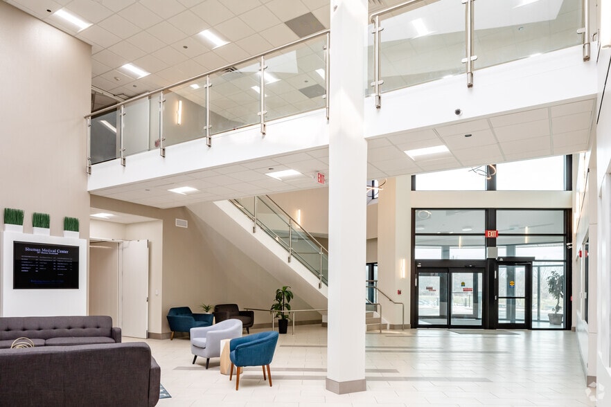 387 Shuman Blvd, Naperville, IL for lease - Lobby - Image 2 of 60