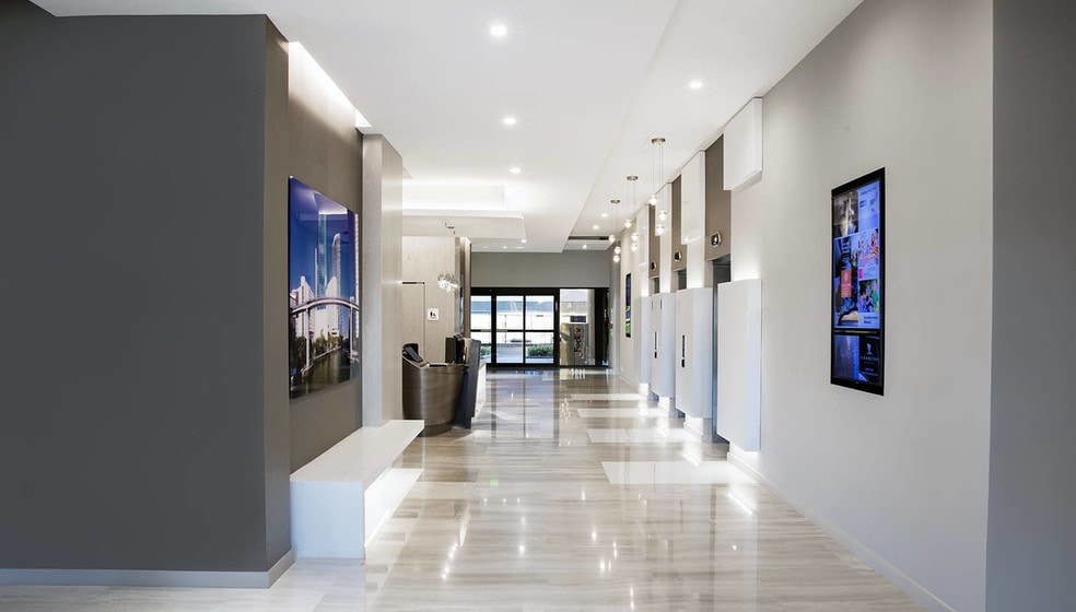 2875 NE 191st St, Aventura, FL à louer - Hall d’entrée - Image 3 de 7