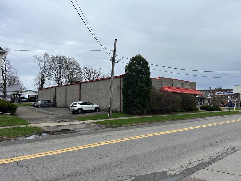 213 W Main St, Grove City, PA à vendre - Photo du bâtiment - Image 3 de 8