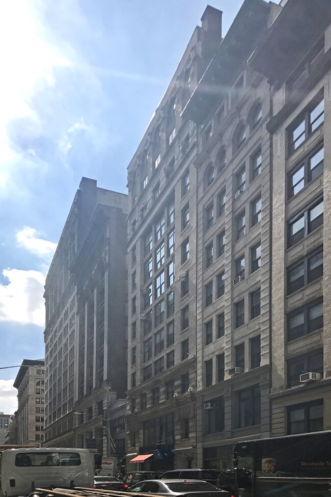 Plus de détails pour 6-8 W 18th St, New York, NY - Commerce de détail à louer