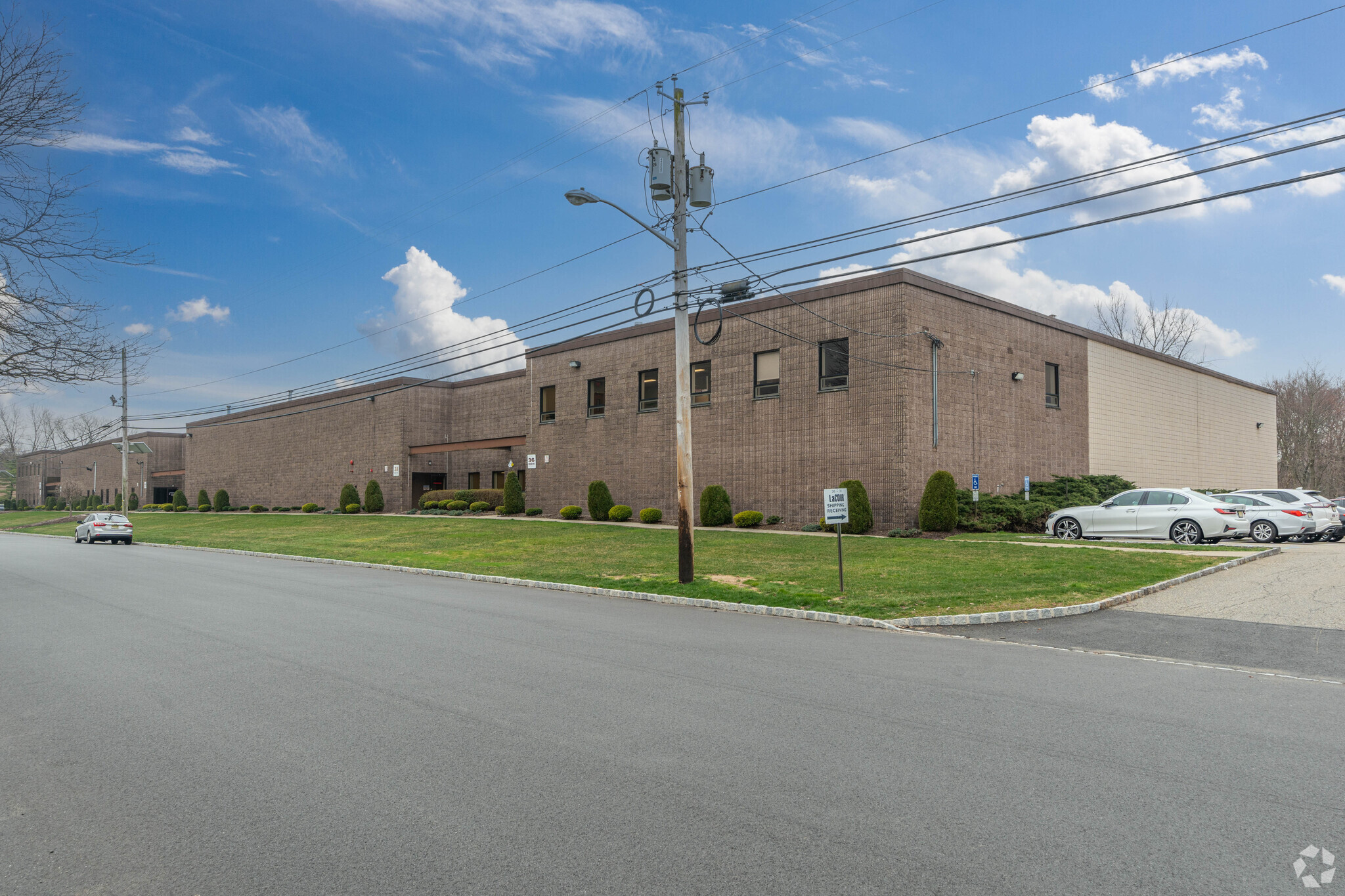 36-52 Kulick Rd, Fairfield, NJ for lease Primary Photo- Image 1 of 4