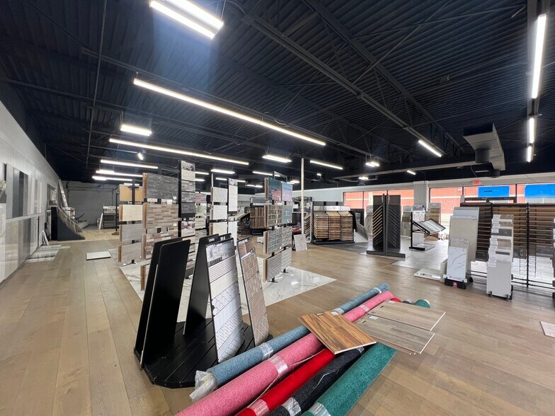 33140-33150 S Gratiot Ave, Clinton Township, MI for lease - Building Photo - Image 3 of 6