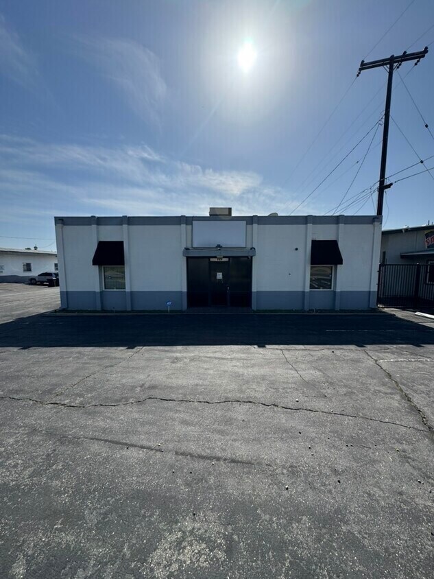 Plus de détails pour 948 W 9th St, Upland, CA - Industriel à louer