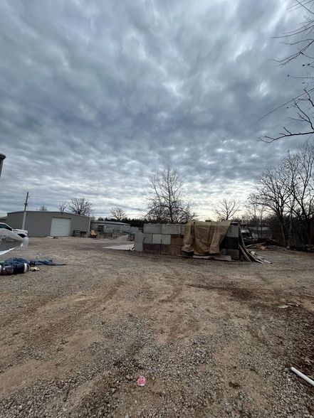 3687 County 42-3 Rd, Kaiser, MO for lease - Building Photo - Image 2 of 21