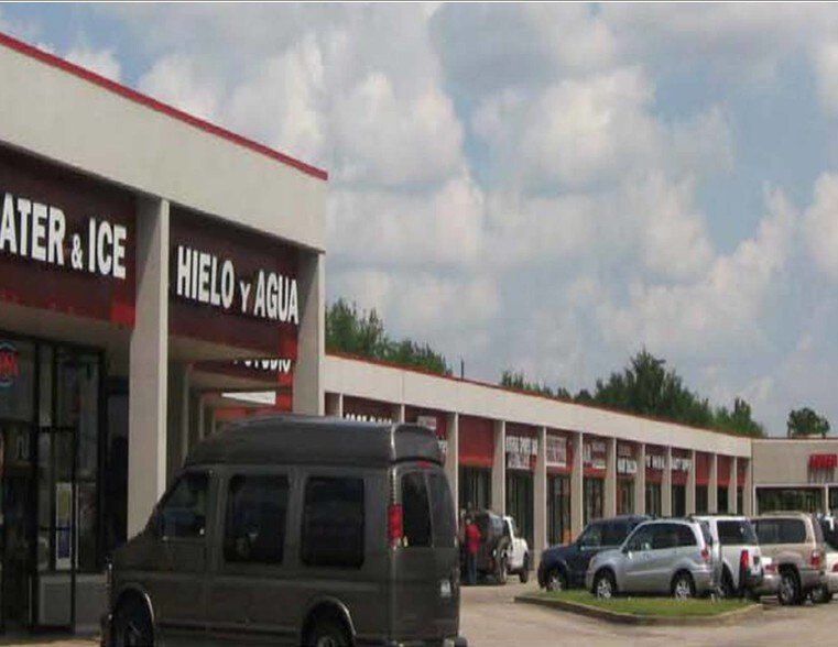 12760-12834 Veterans Memorial Dr, Houston, TX à louer - Photo du bâtiment - Image 1 de 1