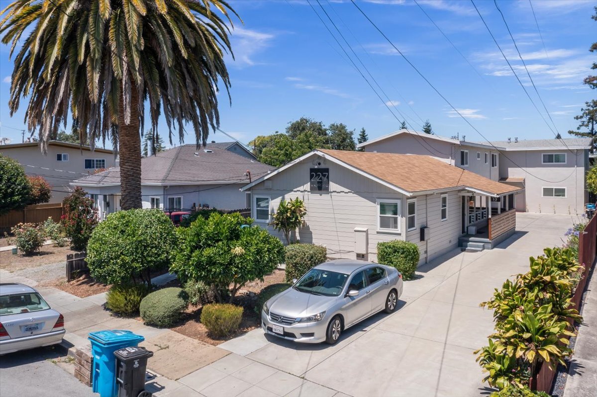 227 Madrone St, Redwood City, CA à vendre Photo du bâtiment- Image 1 de 17