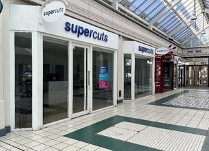 The Square, Camberley à louer Photo du bâtiment- Image 1 de 1